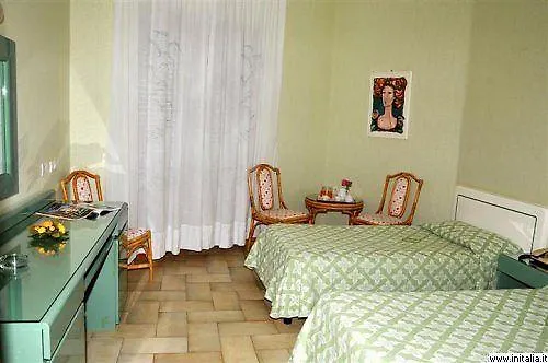 Perla Del Golfo 3* טראסיני