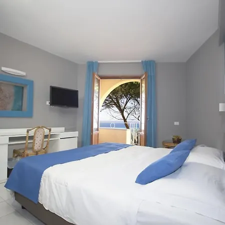 Perla Del Golfo Hotel 3*