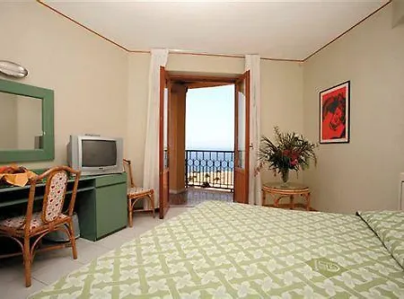 Hotel Perla Del Golfo 3*