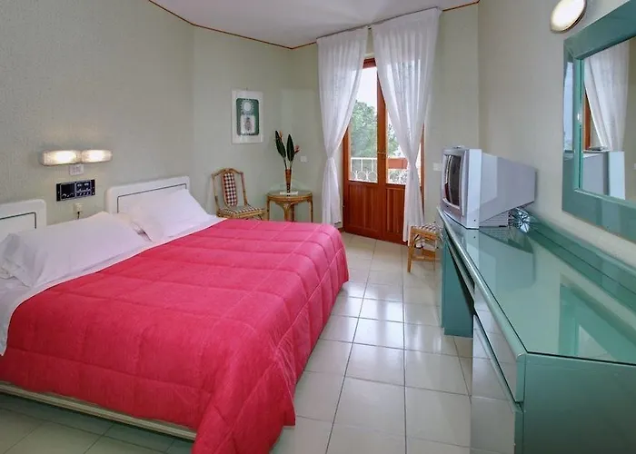 Perla Del Golfo 3* 泰拉西尼