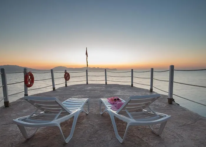 Perla Del Golfo 酒店 3*