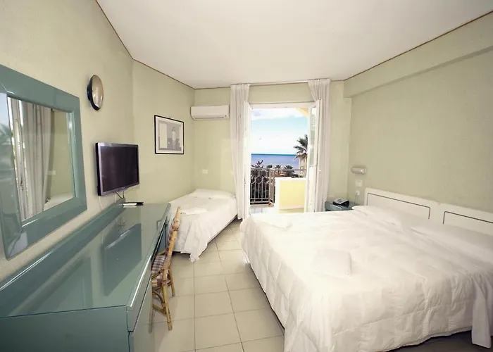 酒店 Perla Del Golfo 3*