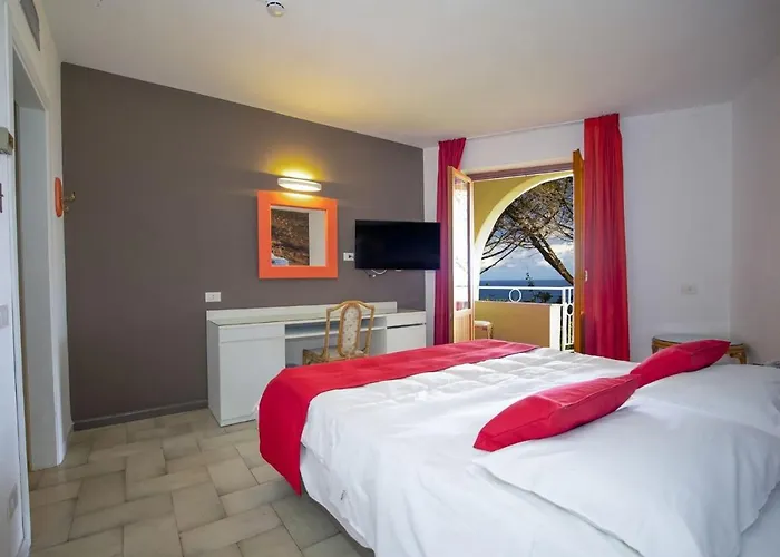 酒店 Perla Del Golfo 泰拉西尼