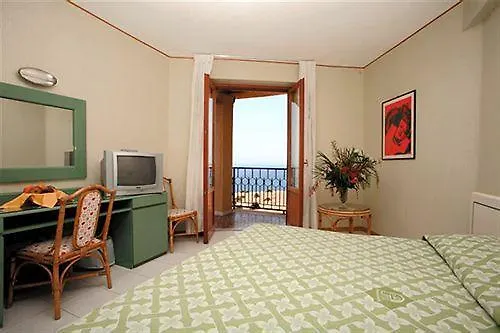 酒店 Perla Del Golfo 3*