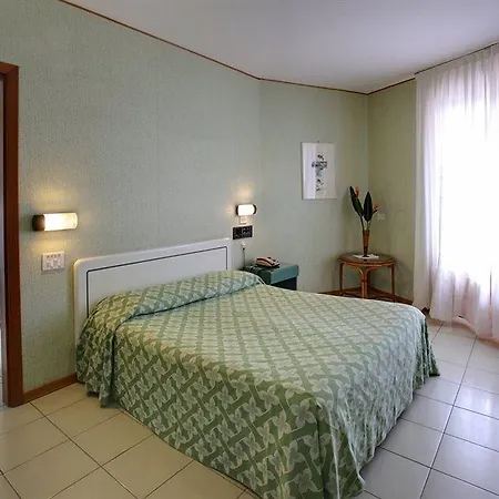 Perla Del Golfo Hotel 3*